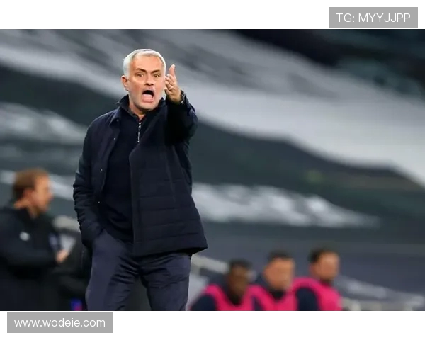 霍伊伦抢断冲刺铲倒迈尼昂裁判吹停未出牌引热议赛场判罚尺度再成焦点